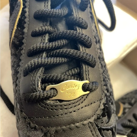 Authentic Black velvet Nike Cortez w/ gold size 7 New in box - Picture 13 of 15